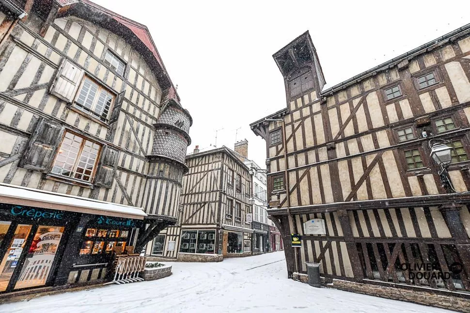 Rue Champeaux sous la neige