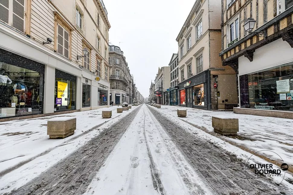 photo de la ville de Troyes rue emile zola neige