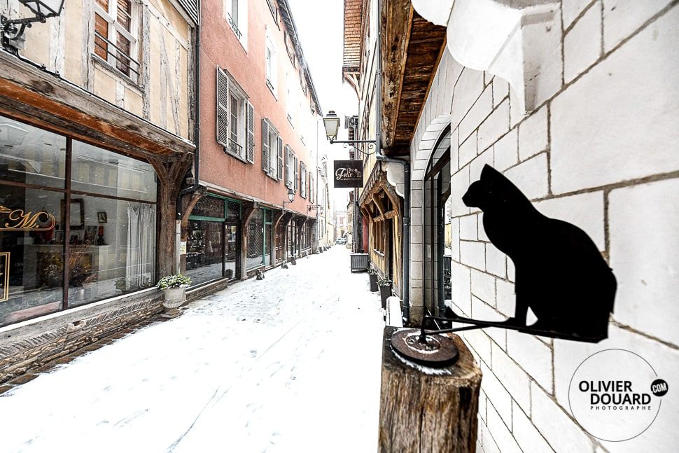 Ruelle des chats à Troyes neige