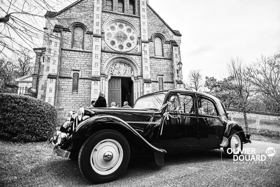 traction à l'église de Vallery lors du mariage