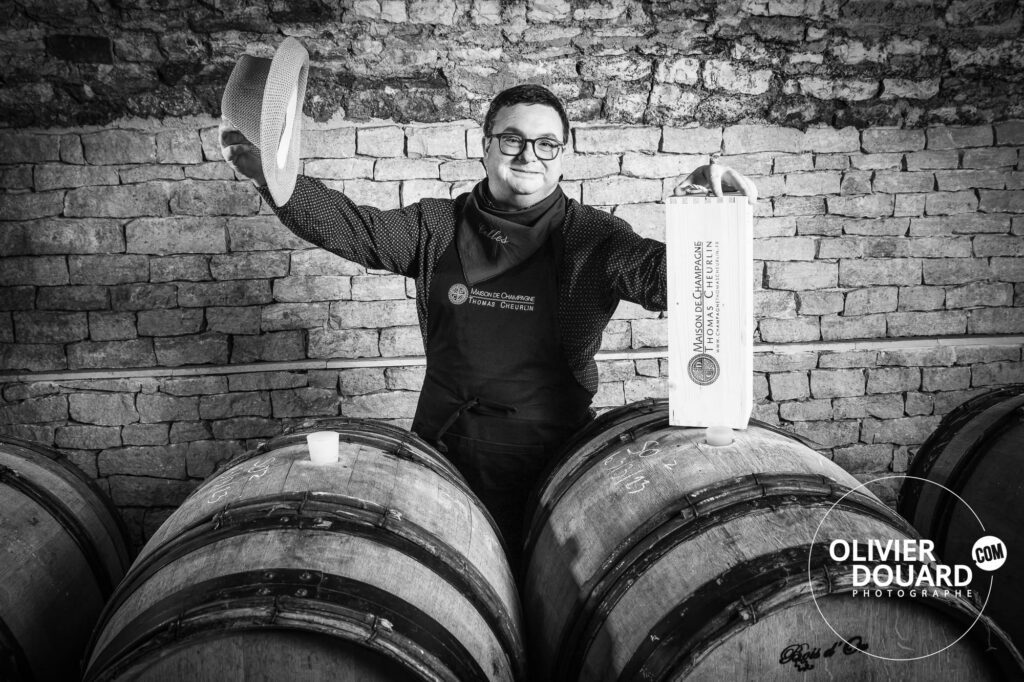 vigneron de la route du champagne dans sa cave