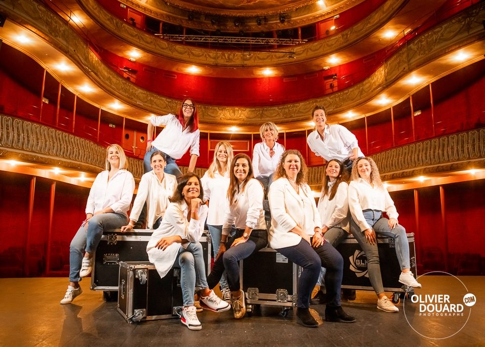 photo de groupe au théâtre de la Madeleine par Olivier Douard photographe